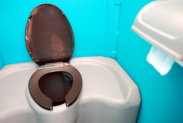 Porta potty delivery and setup in Mission Hills, KS